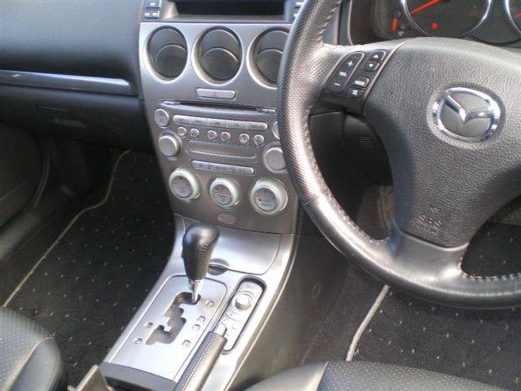 2004 Mazda Atenza