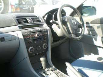 2003 Mazda Axela Images