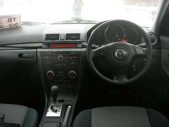 2003 Mazda Axela Pictures