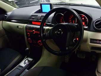 2003 Mazda Axela Images