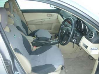 2003 Mazda Axela Photos