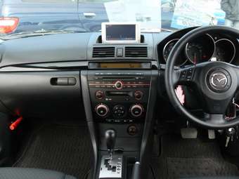 2003 Mazda Axela Pictures