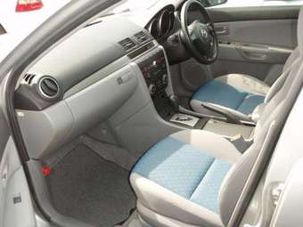 2003 Mazda Axela Pictures