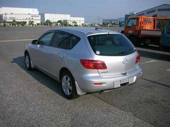 2003 Mazda Axela Photos