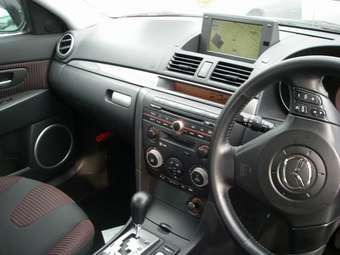 2003 Mazda Axela Pics