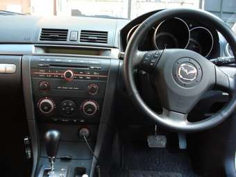 2003 Mazda Axela Photos