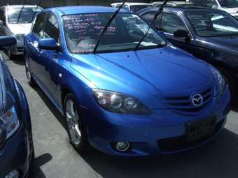 2003 Mazda Axela Photos