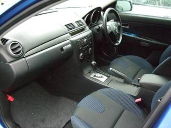 2003 Mazda Axela Pics