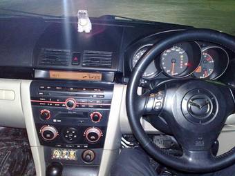 2003 Mazda Axela Pictures