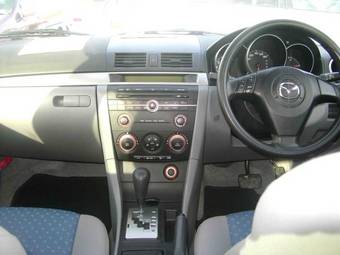 2003 Mazda Axela Photos