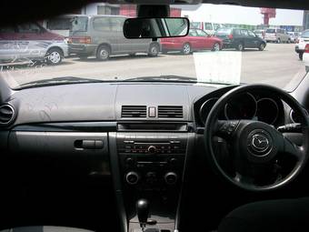 2003 Mazda Axela Photos