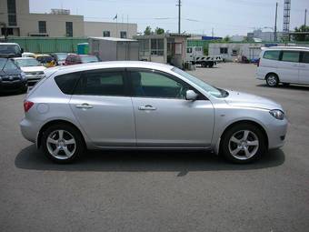 2003 Mazda Axela Pictures