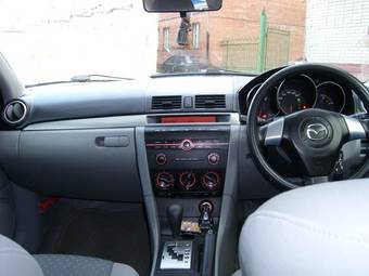 2003 Mazda Axela Photos
