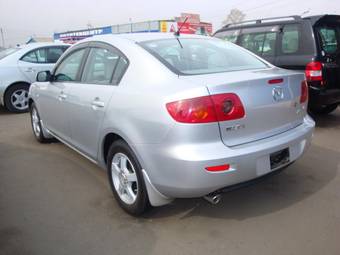 2003 Mazda Axela Images