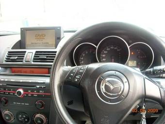 2003 Mazda Axela Pictures