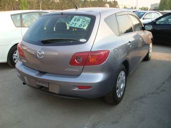 2003 Mazda Axela Pictures