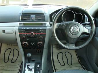 2003 Mazda Axela Pictures