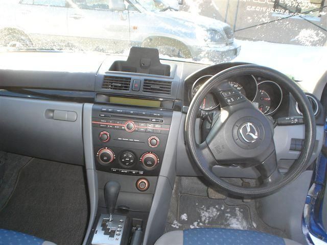 2004 Mazda Axela