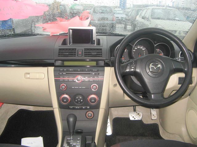 2004 Mazda Axela