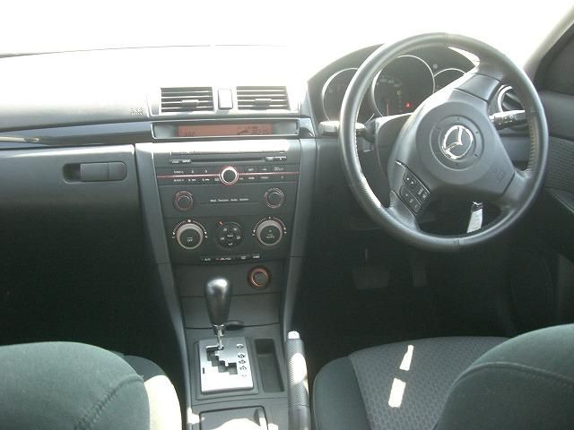 2004 Mazda Axela