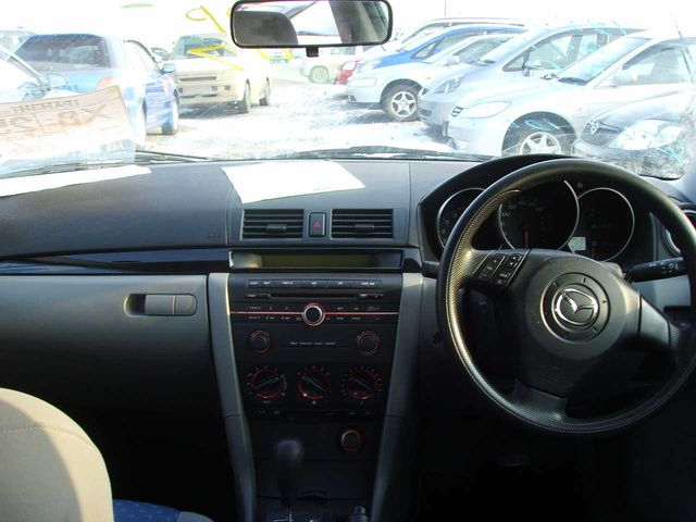 2004 Mazda Axela