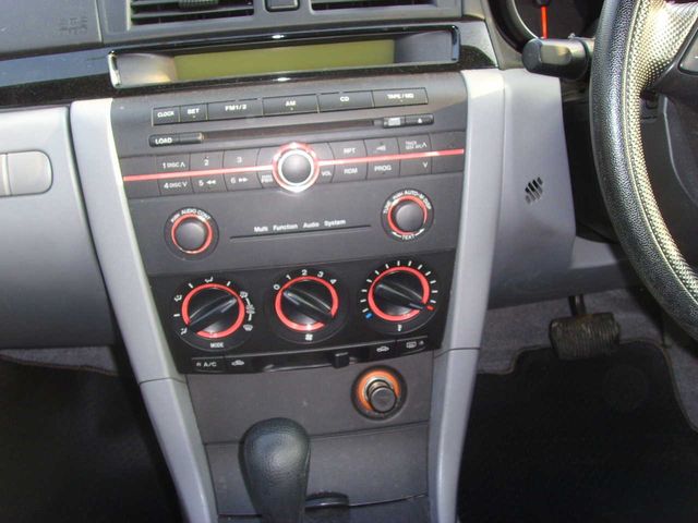 2004 Mazda Axela