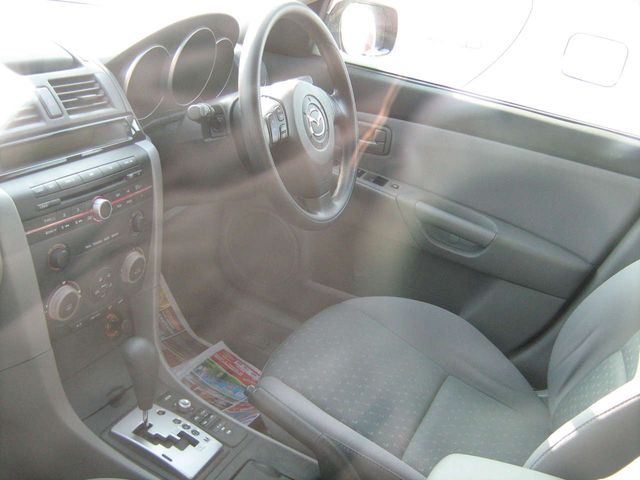 2004 Mazda Axela