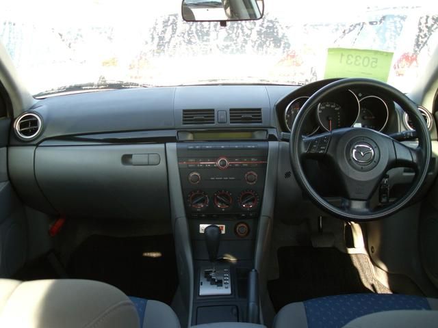 2004 Mazda Axela