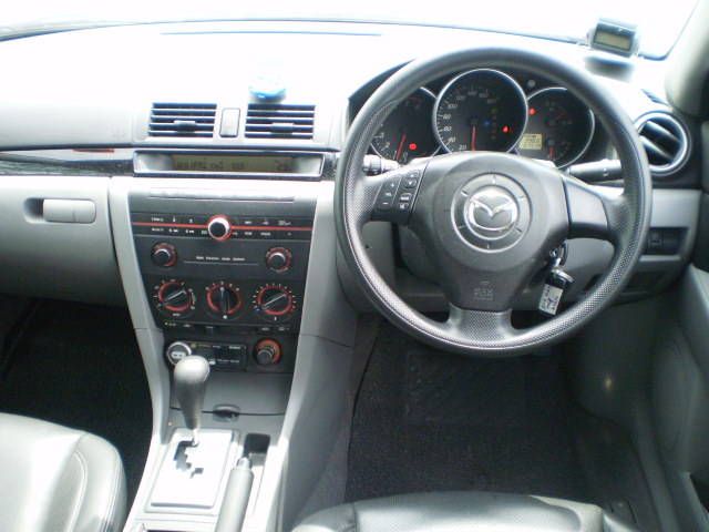 2004 Mazda Axela