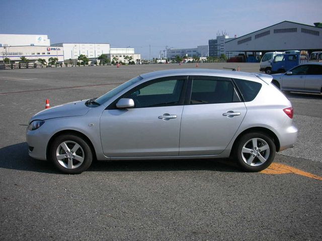 2004 Mazda Axela