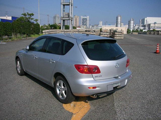 2004 Mazda Axela