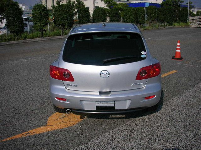 2004 Mazda Axela