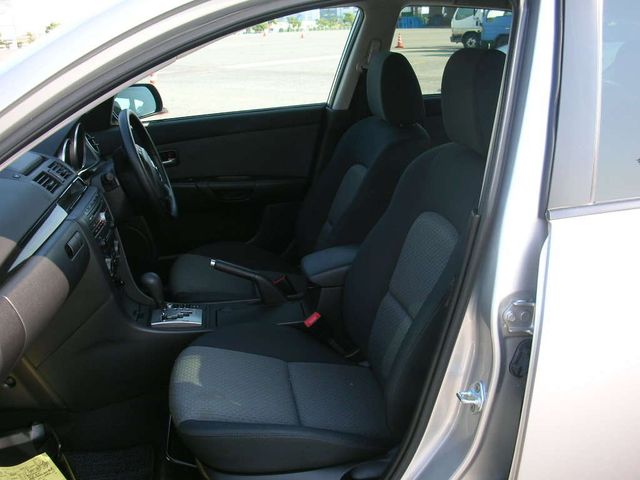 2004 Mazda Axela