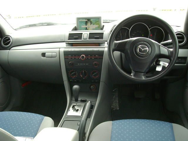 2004 Mazda Axela