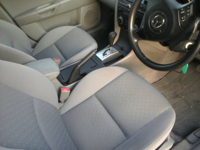 2004 Mazda Axela