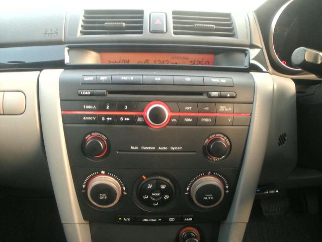 2004 Mazda Axela