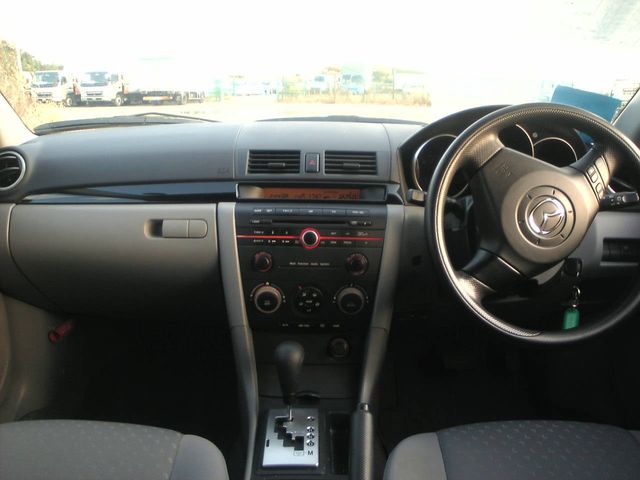 2004 Mazda Axela