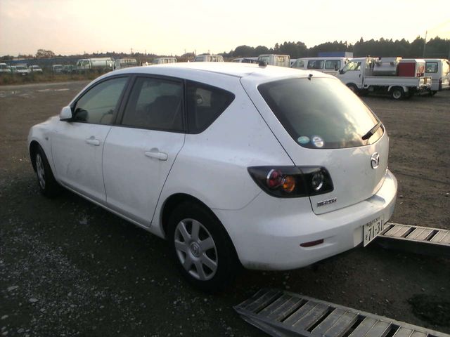 2004 Mazda Axela