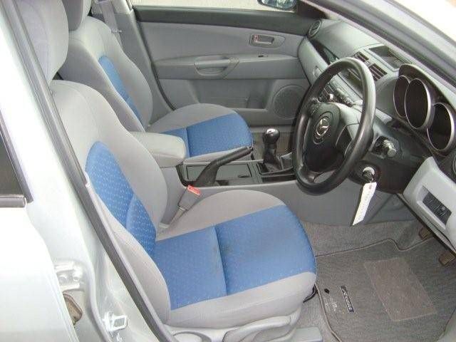 2004 Mazda Axela
