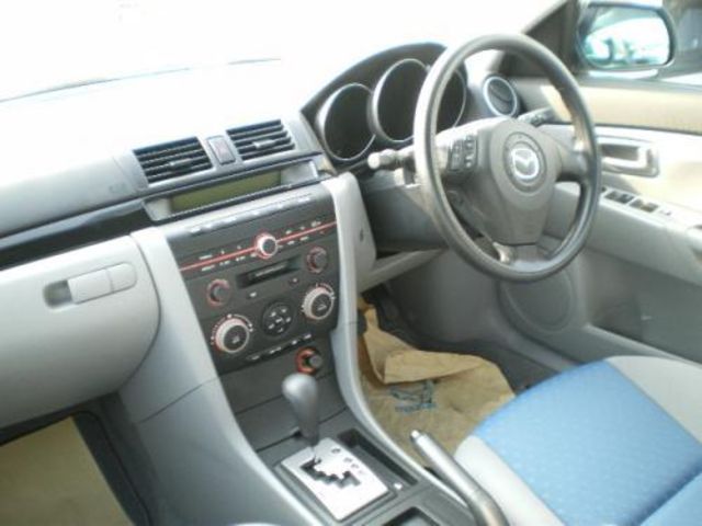 2004 Mazda Axela