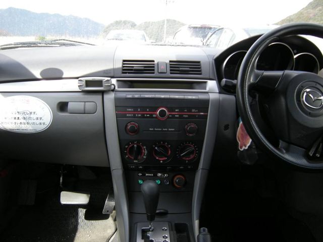2004 Mazda Axela
