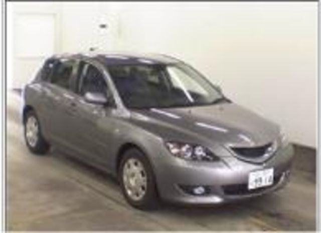 2004 Mazda Axela