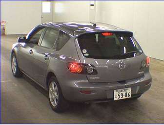 2004 Mazda Axela Pictures