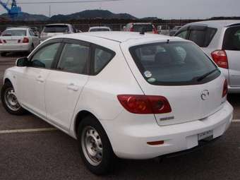 2004 Mazda Axela Pictures