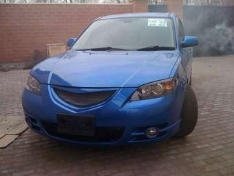 2004 Mazda Axela Images