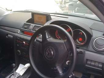 2004 Mazda Axela Pictures