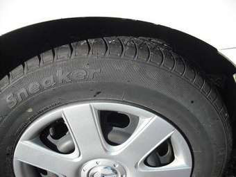 2004 Mazda Axela Pictures