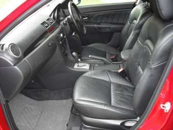 2004 Mazda Axela Pictures
