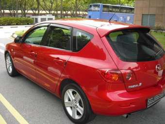 2004 Mazda Axela Photos