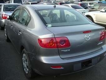 2004 Mazda Axela Photos